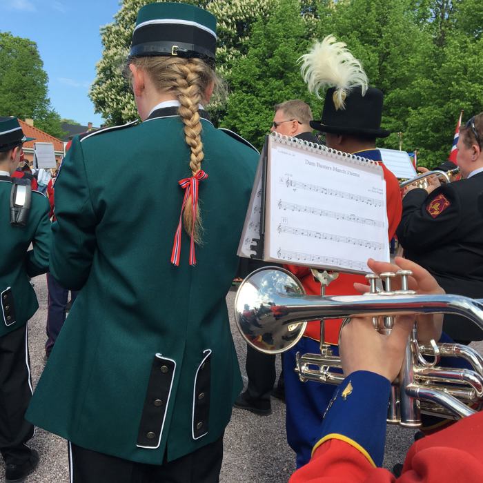 2018 Korpsforalle Marsjerer17.Mai Bakfra Fotounnifærøvik